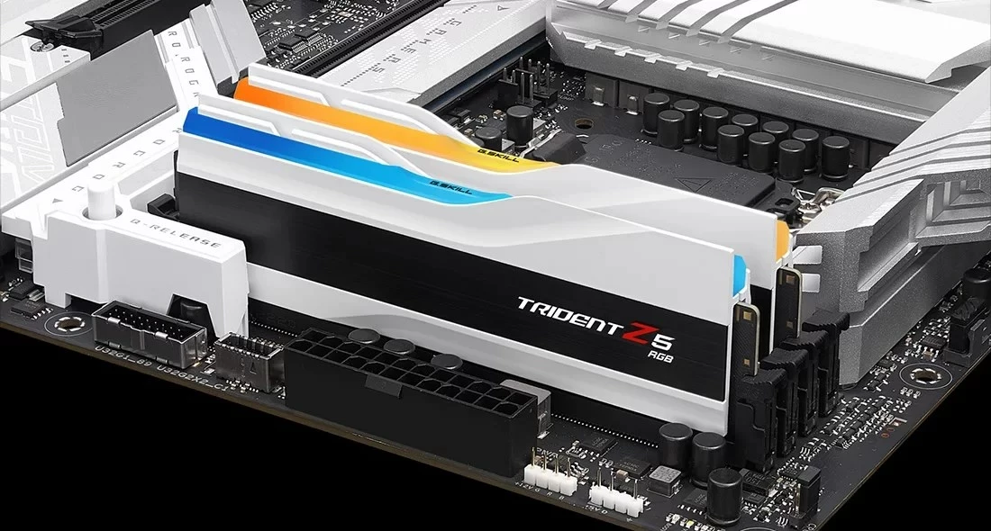 Visokozmogljiva RAM memorija Trident Z5 RGB 64 GB (2 x 32 GB) DDR5 6000 MHz, G.Skill, večbarvna