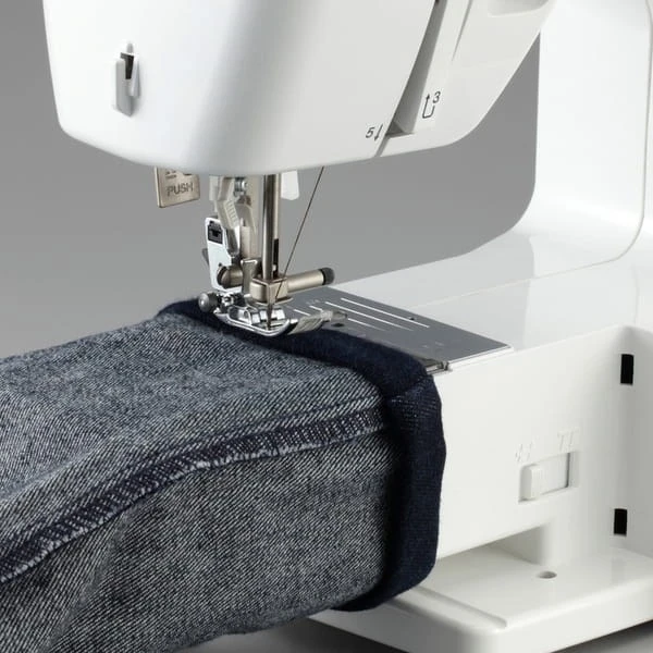 Avtomatski šivalni stroj Brother HF37
