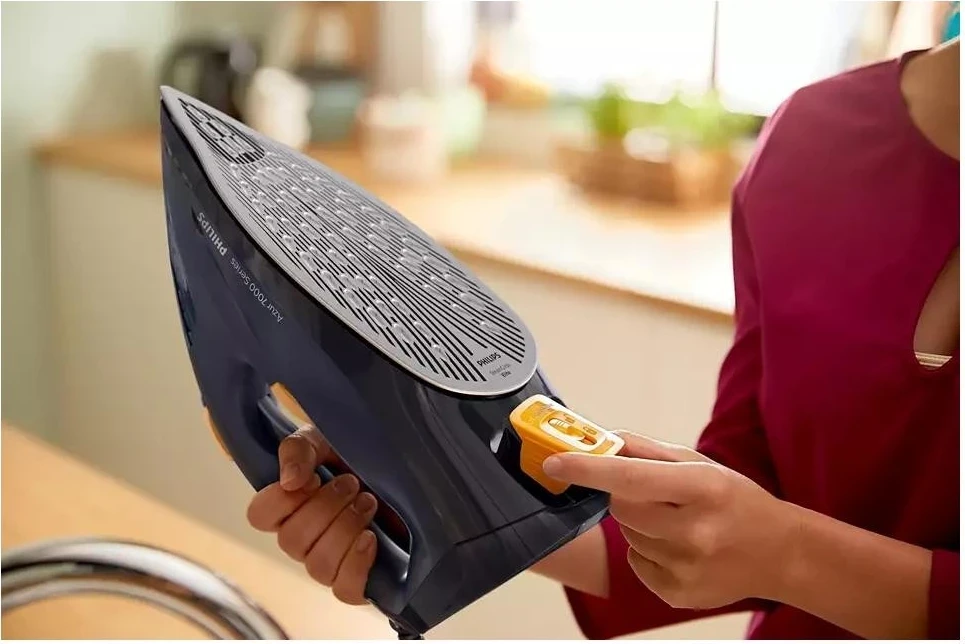 Sistem proti vodnemu kamnu in 3000W likalnik, Philips DST7060/20, modro