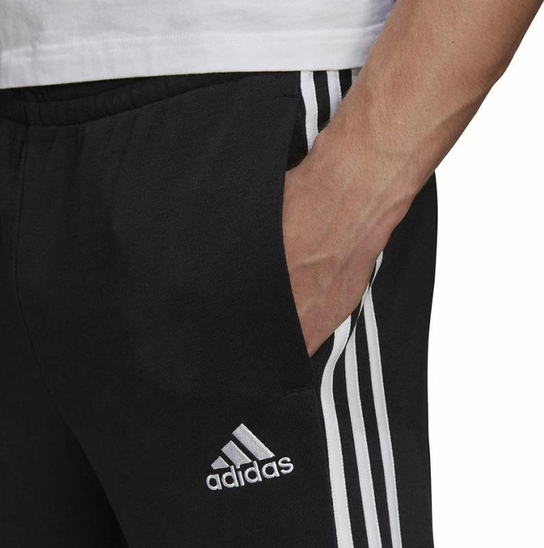 Športne hlače Essentials Tapered Cuff 3 Stripes, adidas, črne