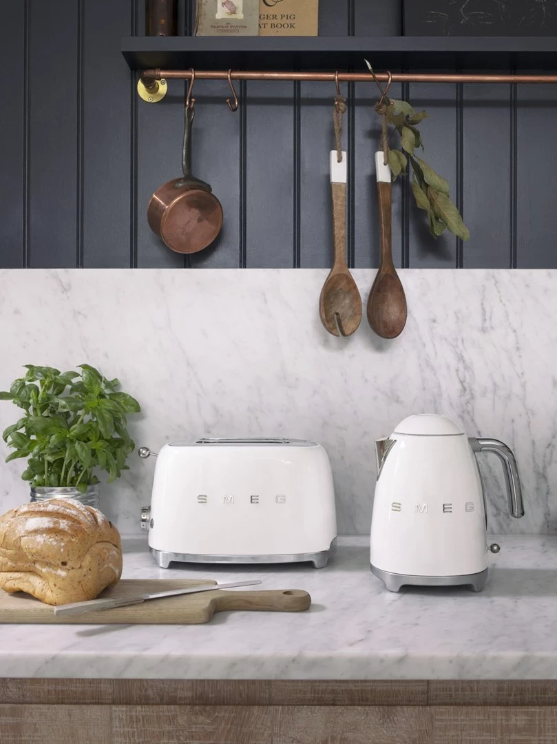 Retro čajnik 50's Style SMEG KLF03CREU, krem