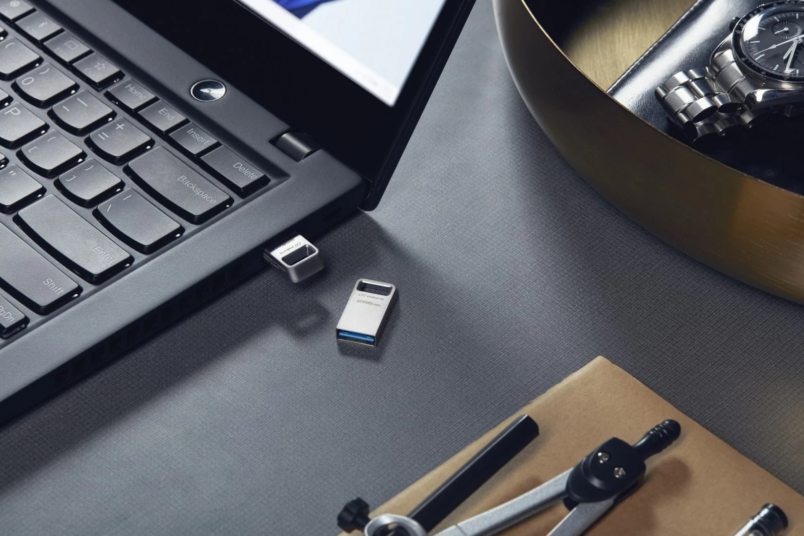 USB ključek Kingston DataTraveler 256 GB, kovinski, srebrne barve