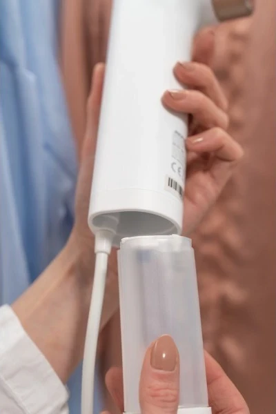 Parna likalnik za oblačila MZP-04, MPM, bel