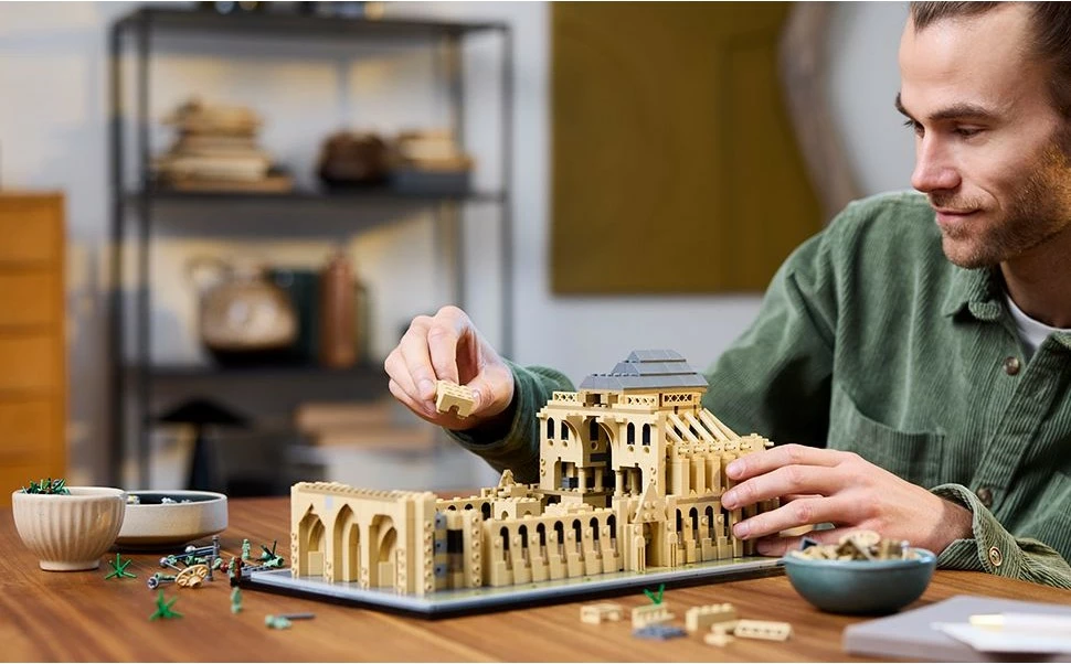Model Notre-Dame de Paris, LEGO Architecture, 4383 kosov, plastika, večbarven