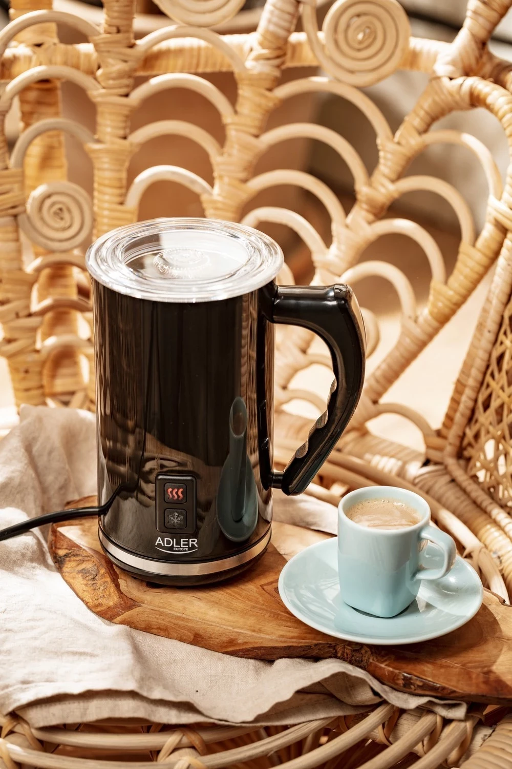 Električni penilnik za mleko Adler AD 4478, 115 ml, črn