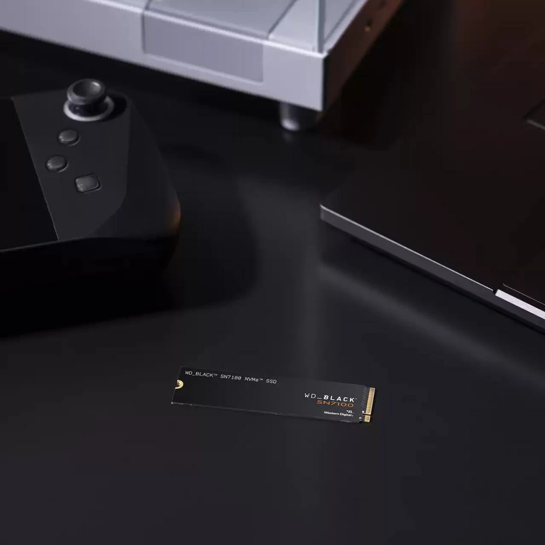 SSD 4TB M.2 PCIe 4.0 NVMe, WD Black SN7100, črn