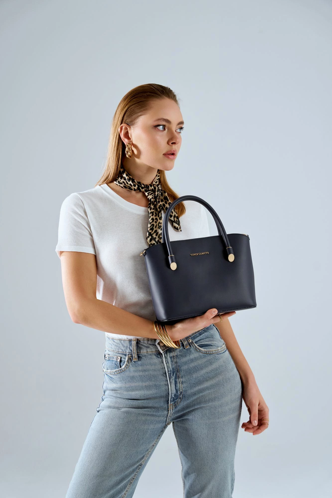 Ročna torbica Ravenna, temno modra, Vince Camuto