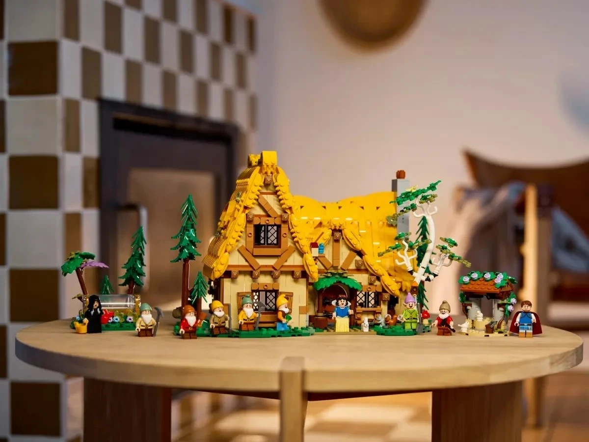 Hiša Sneguljčice in sedmih palčkov, LEGO Disney 43242