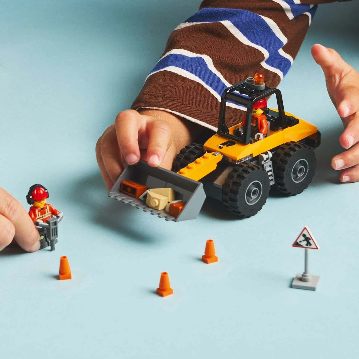 Gradbeni set z gradbenim nakladalcem LEGO City 60450, 81 kosov, večbarven