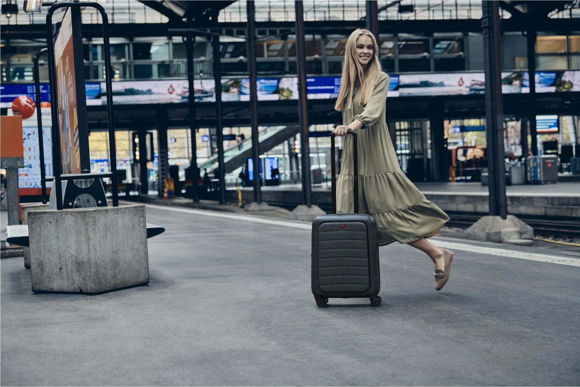 Potovalna ročna prtljaga z oddelkom za prenosnik, Wenger Syntry, črno/siva