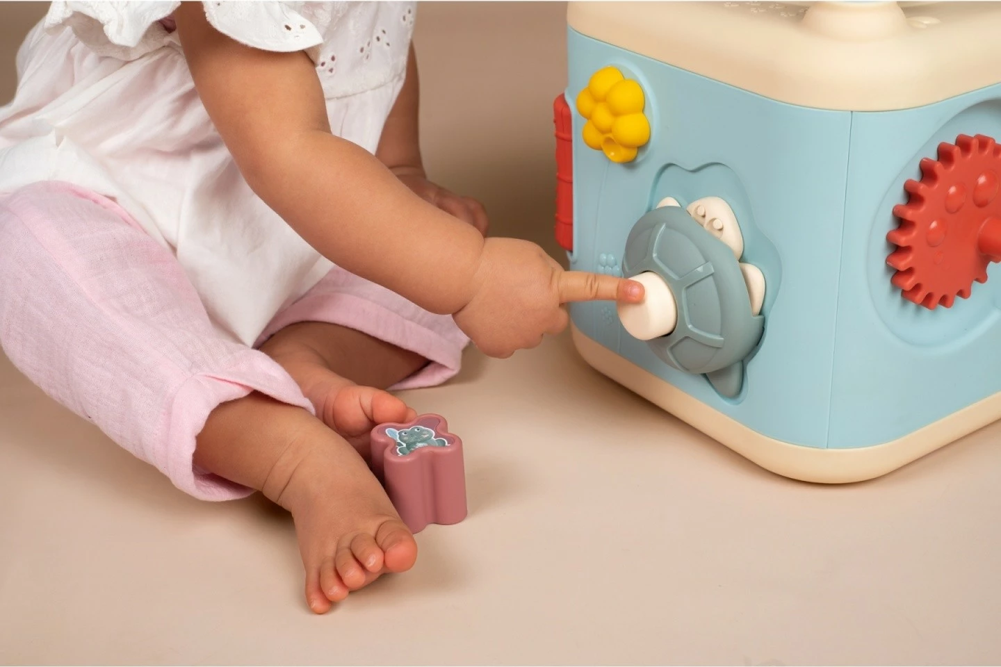 Izobraževalna igrača Smoby Little Cube, plastična, večbarvna