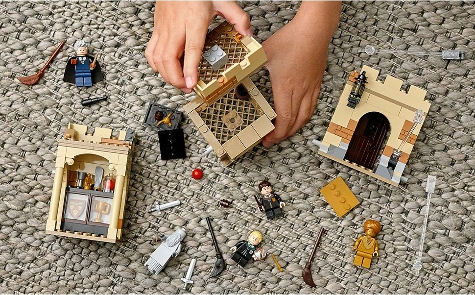 Set za sestavljanje - Prvi letalski pouk, LEGO Harry Potter Hogwarts™, 7+, 264 delov, večbarven