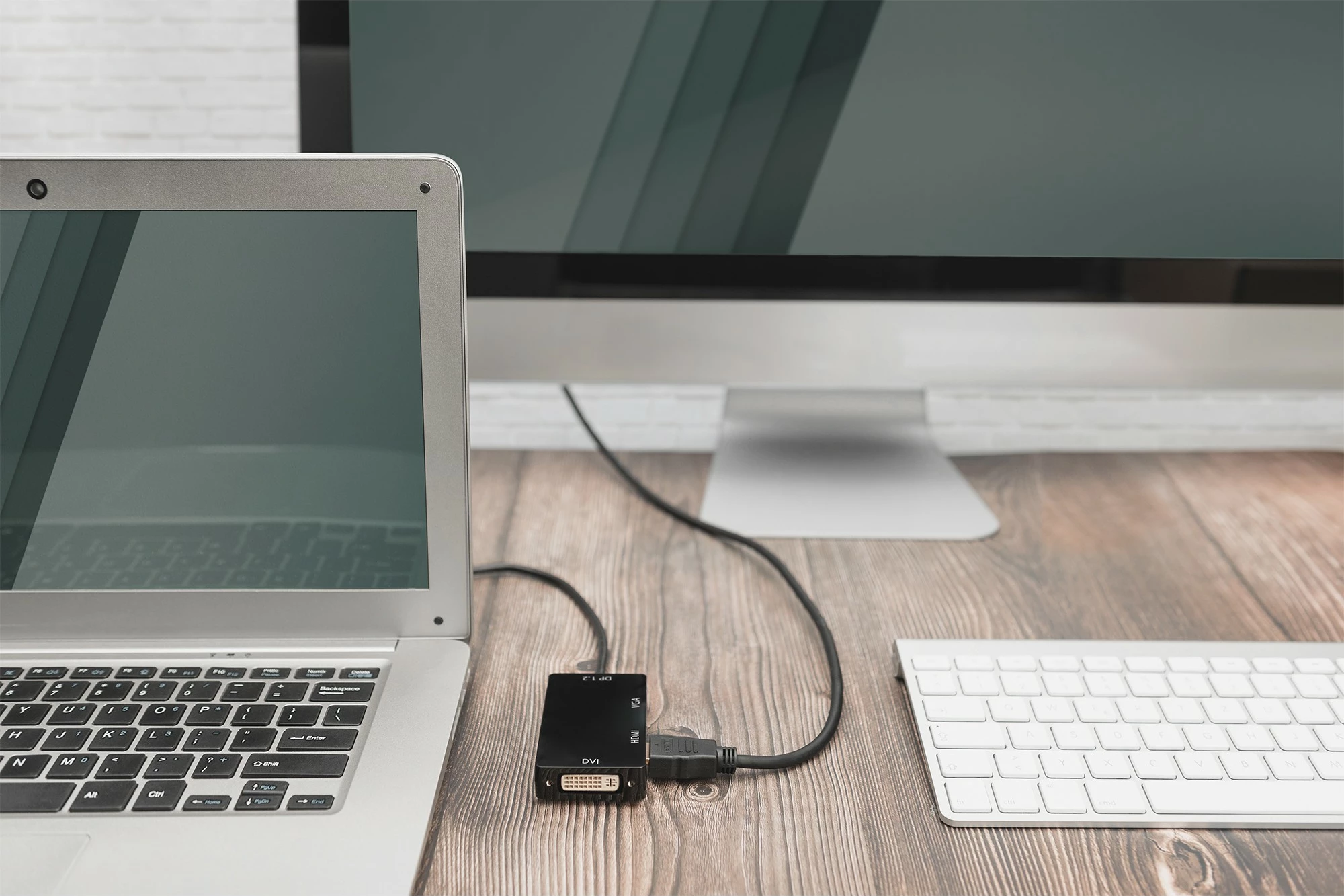 Adapter DisplayPort 3-v-1, Digitus, 0,2 m, črn