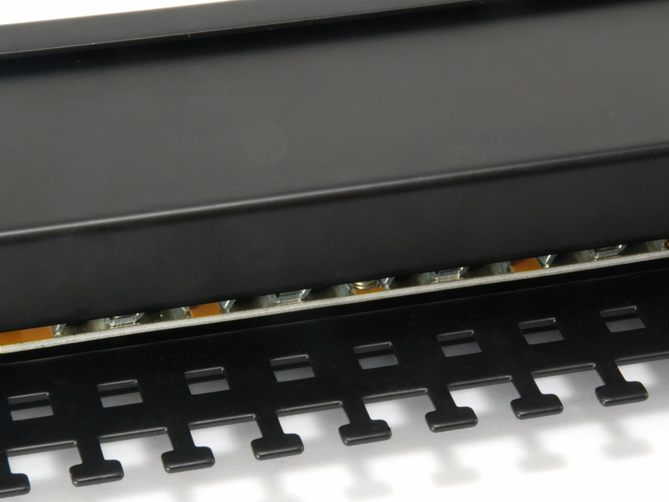 Patch panel z 24 x RJ45 Cat6, 19-palčni 1U, črn - EQUIP