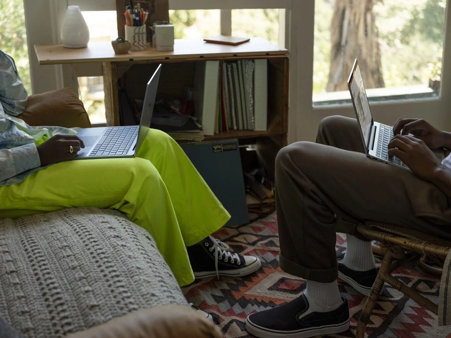 Kompakten prenosnik 12,4" Intel Core i5, 8 GB RAM, 256 GB SSD, Intel UHD Graphics, Microsoft Surface Go, bel