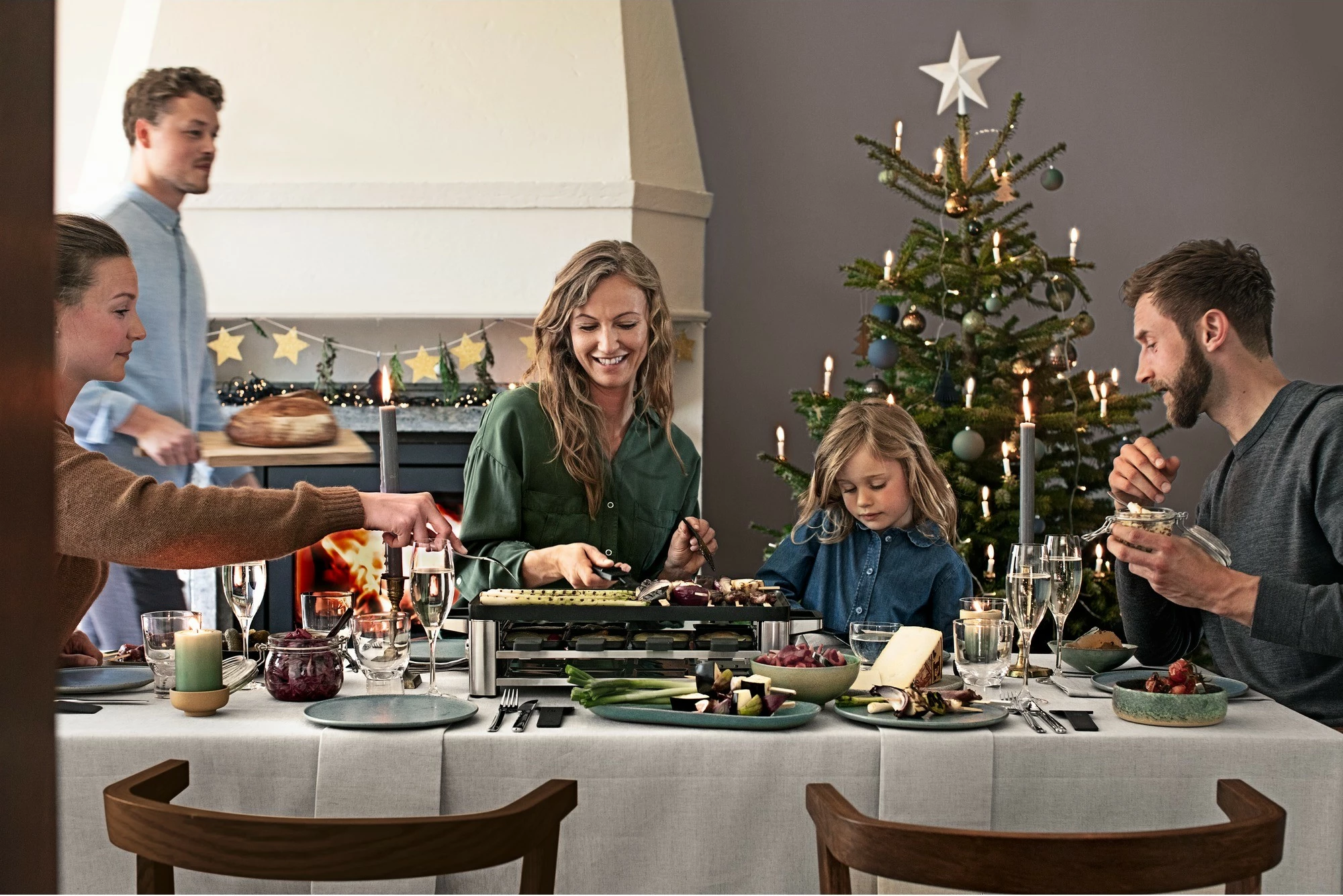 Električni žar za do 8 oseb WMF Lono 0415040011, 1500 W, črno-krom