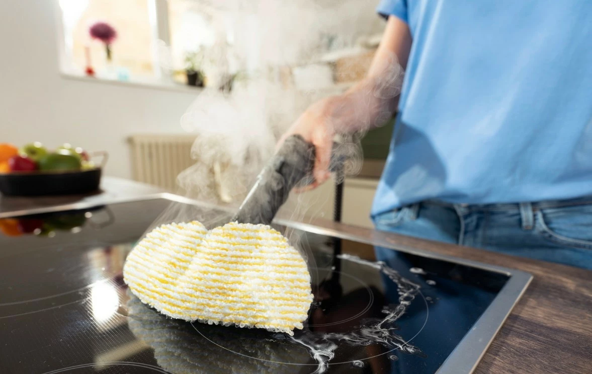 Parni čistilec Karcher SC3 Deluxe Textile Edition, 1.513-435.0, 1900 W, 1 L, bel/črn