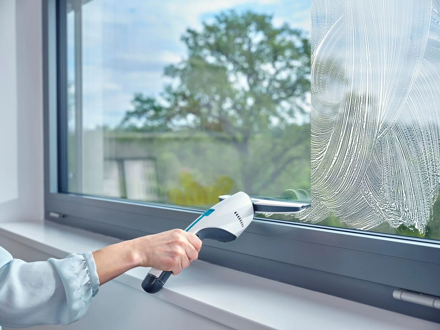Električni čistilec oken LEIFHEIT 51035, 45 min, črn/moder/bel