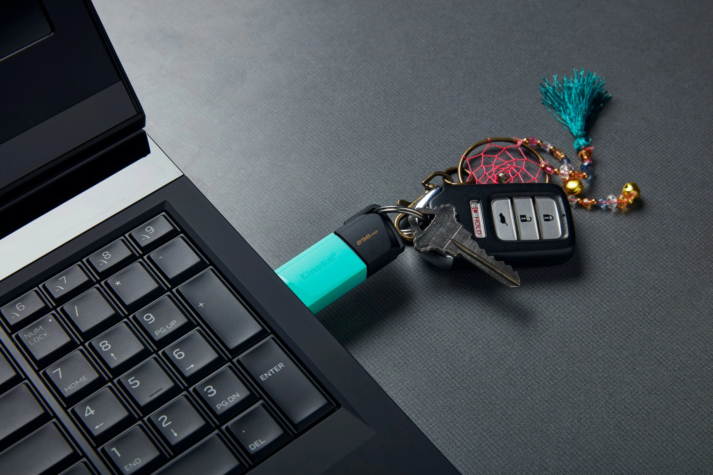 USB-pomnilnik 256GB, Kingston DataTraveler Exodia M, USB 3.2, črno/tirkizen