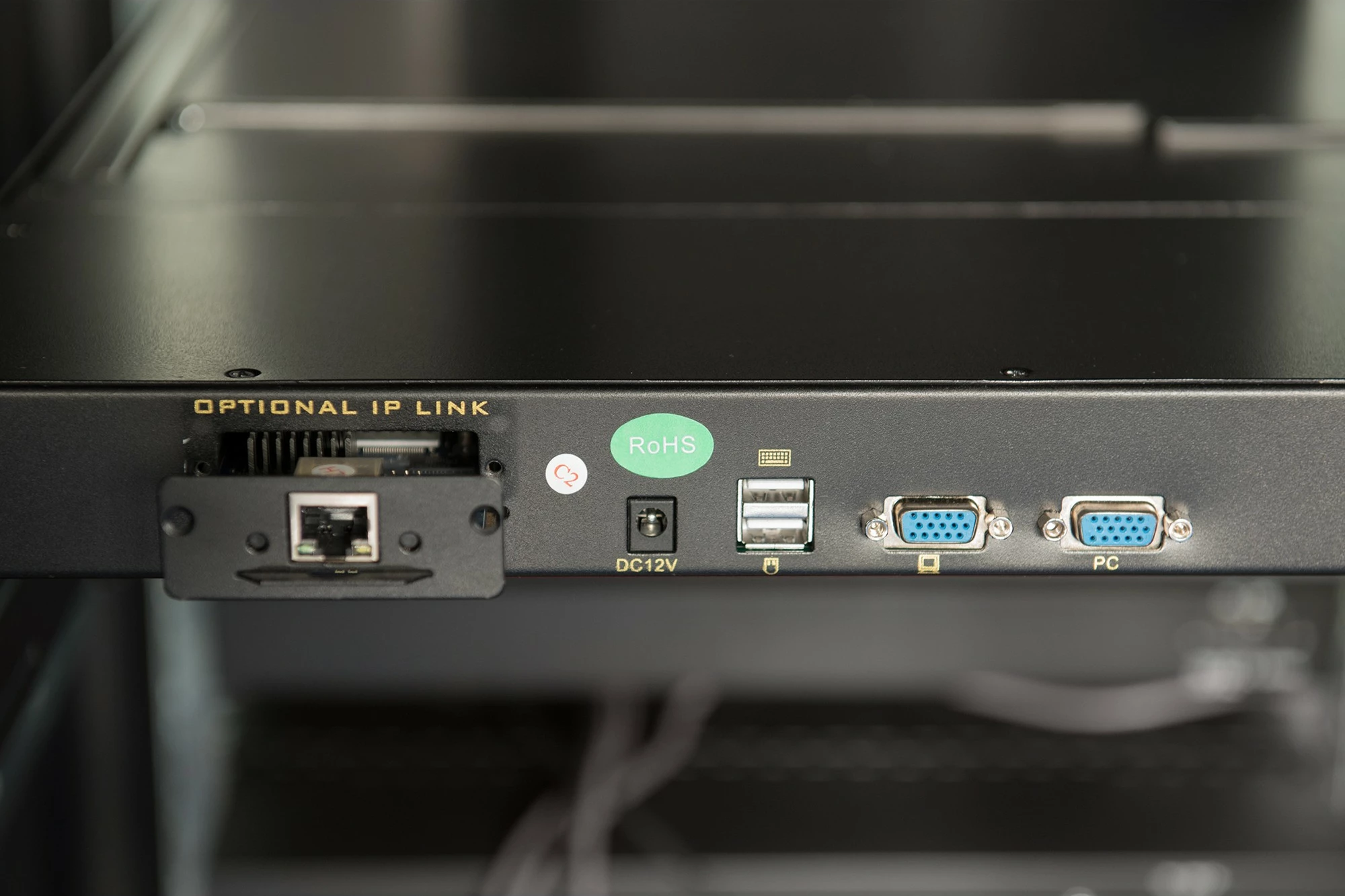 Modularna konzola 17" TFT, 8-portni KVM, touchpad, nemška tipkovnica, Digitus, črna