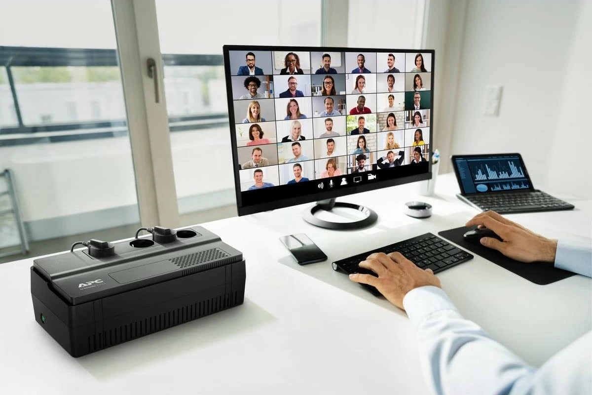 Line-Interactive UPS 0,8 kVA, 450 W APC BV800I-GR