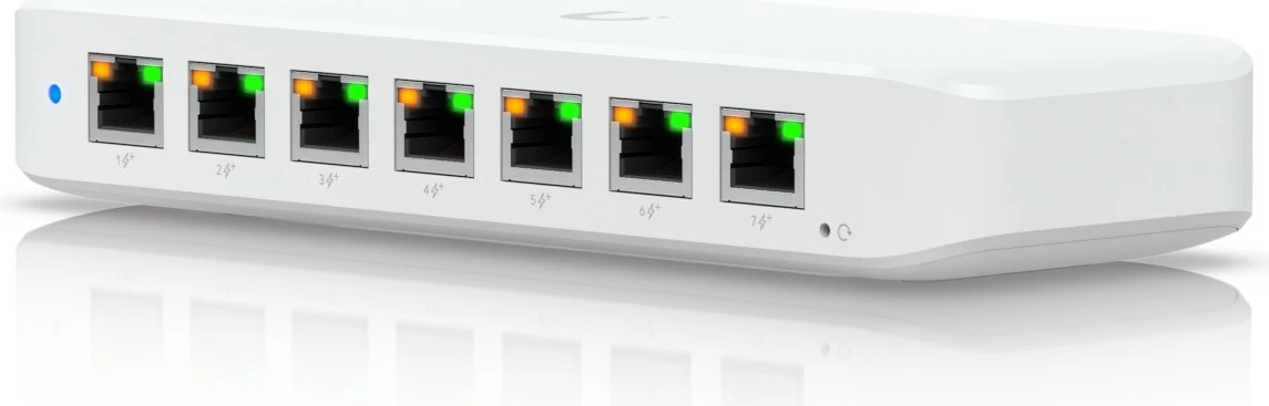 Menjen L2 z 8x Gigabit in PoE, Ubiquiti Ultra, bel