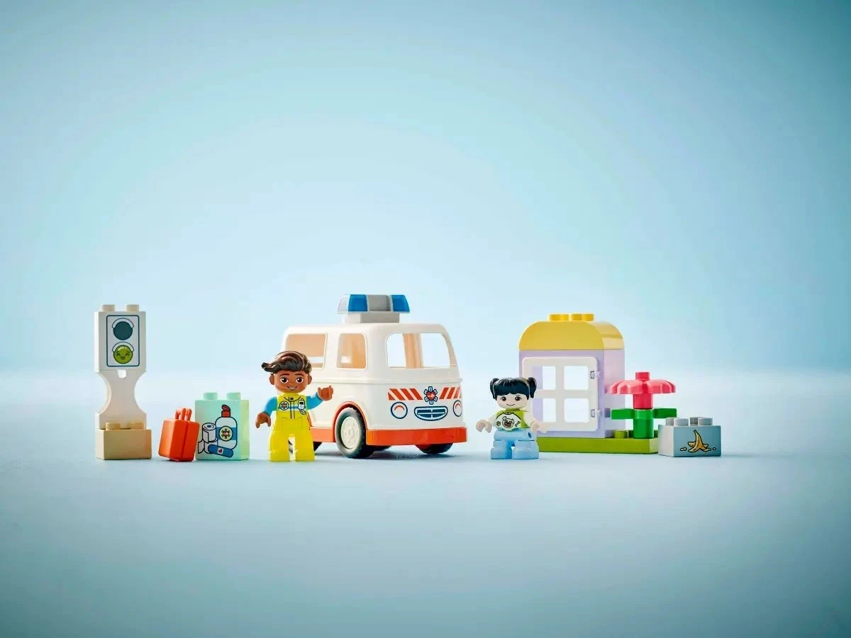 Igrača reševalno vozilo LEGO DUPLO 10447 Ambulanca s voznikom
