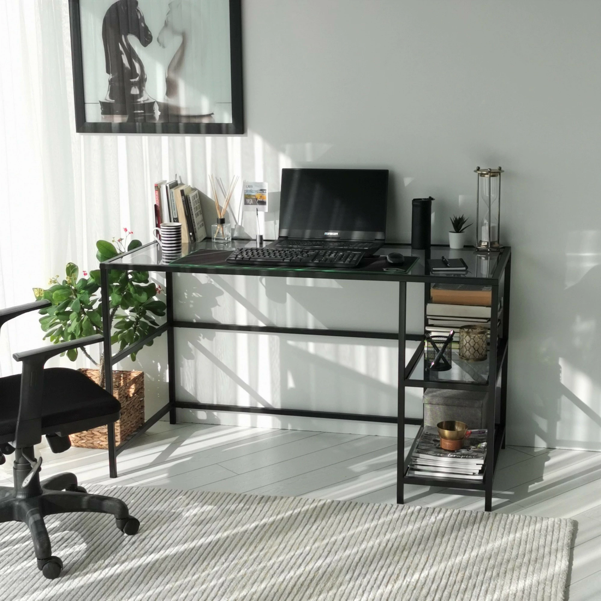 Moderna pisalna miza, Hanah Home Master Çalışma Masası, 130x60 cm, kaljeno steklo, kovinski okvir, črna in dimna