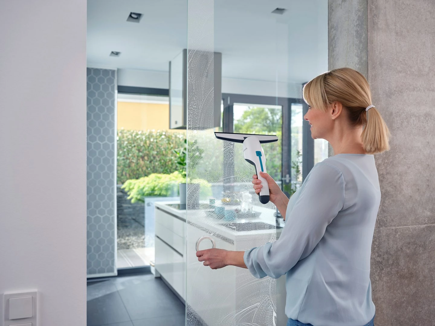 Električni čistilec oken LEIFHEIT 51035, 45 min, črn/moder/bel