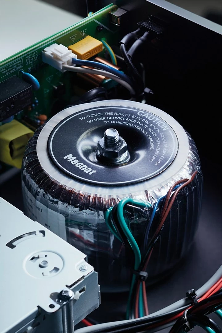 Mrežni predvajalnik Magnat MC 400, 40 W, 2.0 ch. stereo, črn