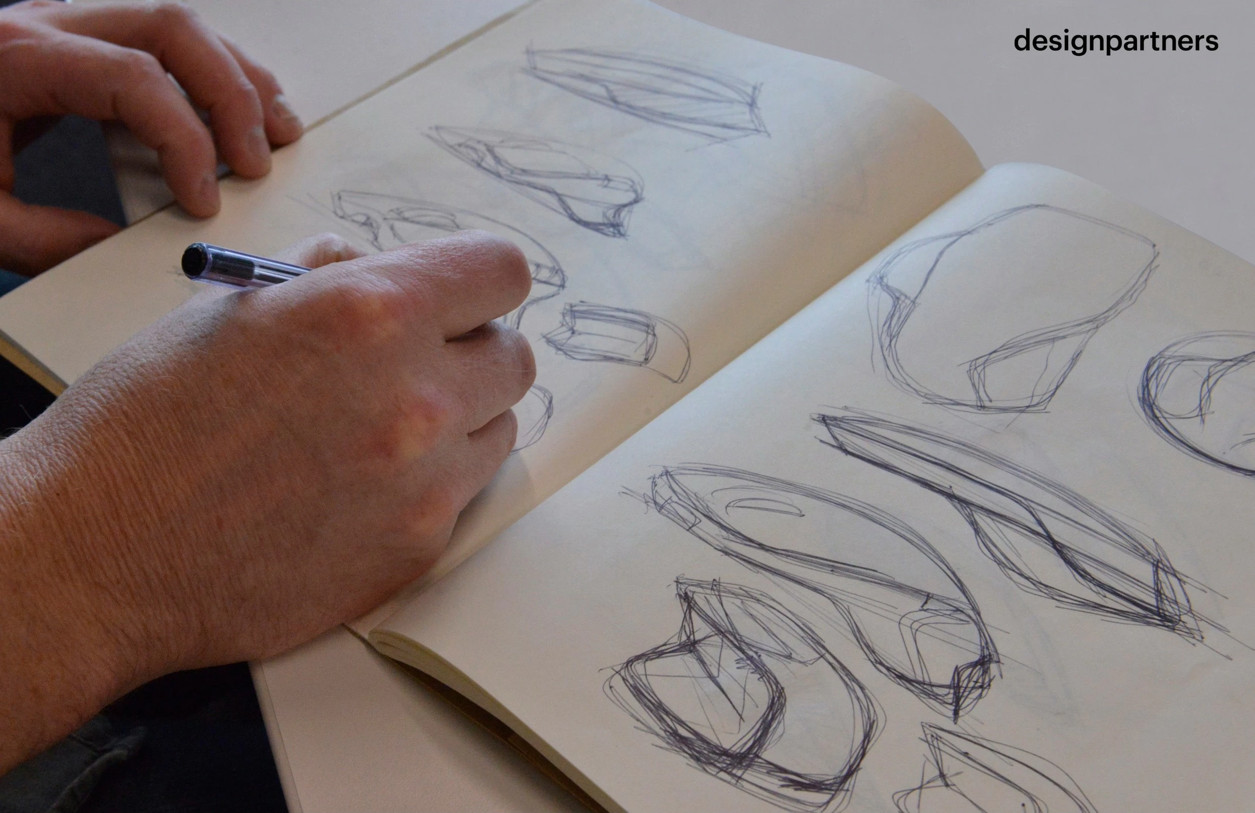 Ergonomski miš Logitech MX Master RF Bluetooth 1000 dpi, črn