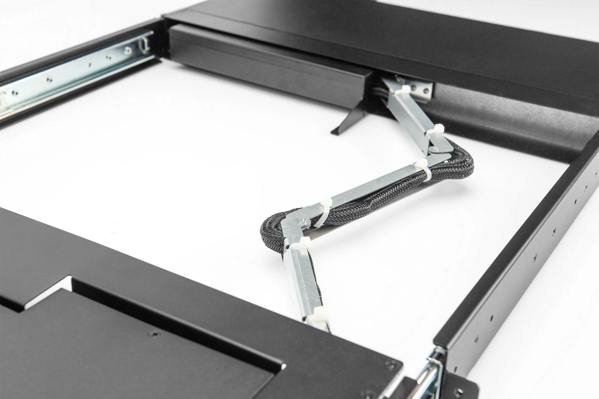 Modularna konzola 17" HD LCD, 8-portni KVM CAT5, Digitus, črna