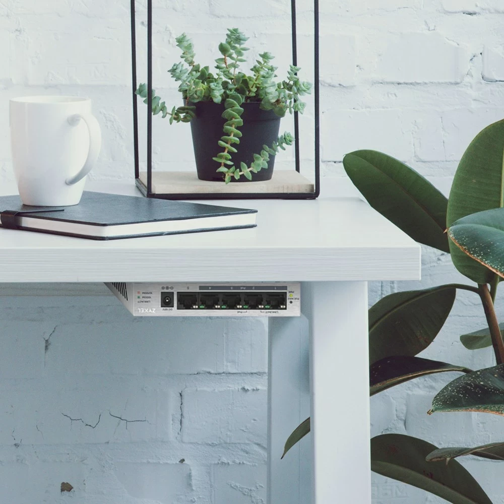 Nepredevedljiv Gigabit Ethernet stikalo Zyxel GS1005HP, srebrno