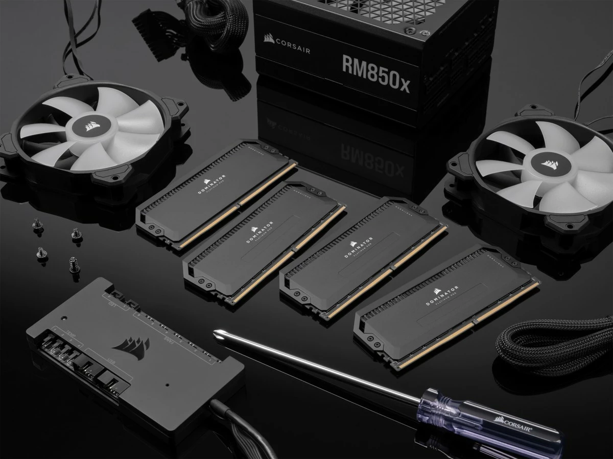 RAM pomnilnik Corsair Dominator Platinum RGB 64GB (2x32GB) DDR5 6600MHz, črn