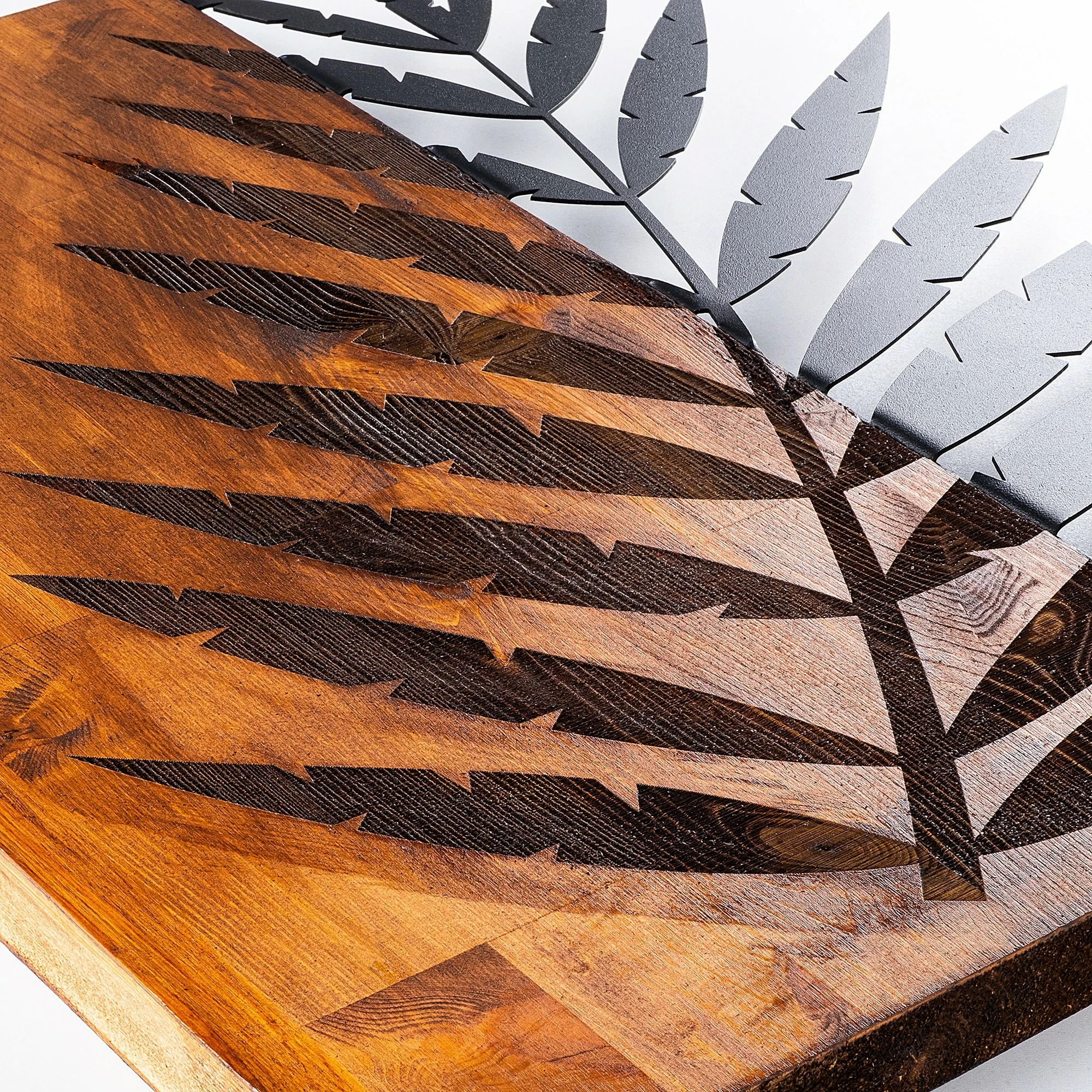Dekorativni stenski dodatek iz oreha in črne kovine, Leaf 3, 50 x 58 cm