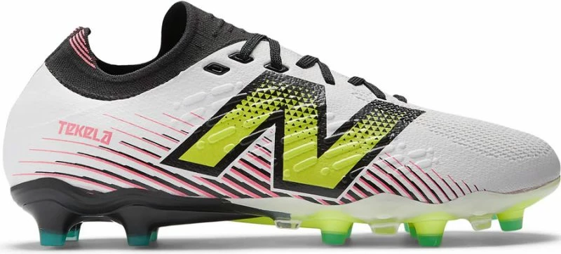 Futbalske superge New Balance Tekela V4+ Pro Low FG M, bele, moške