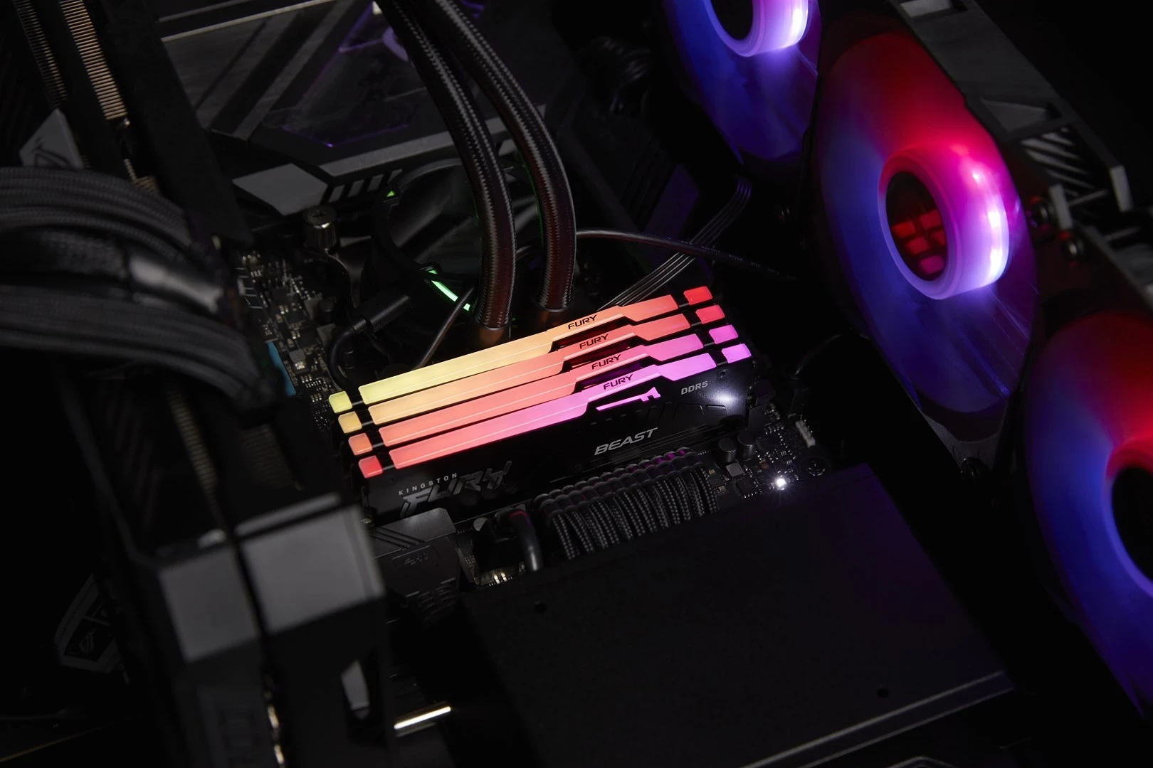 RAM pomnilnik Kingston FURY 32GB 5200MT/s DDR5 CL40 DIMM (komplet 2) Beast RGB