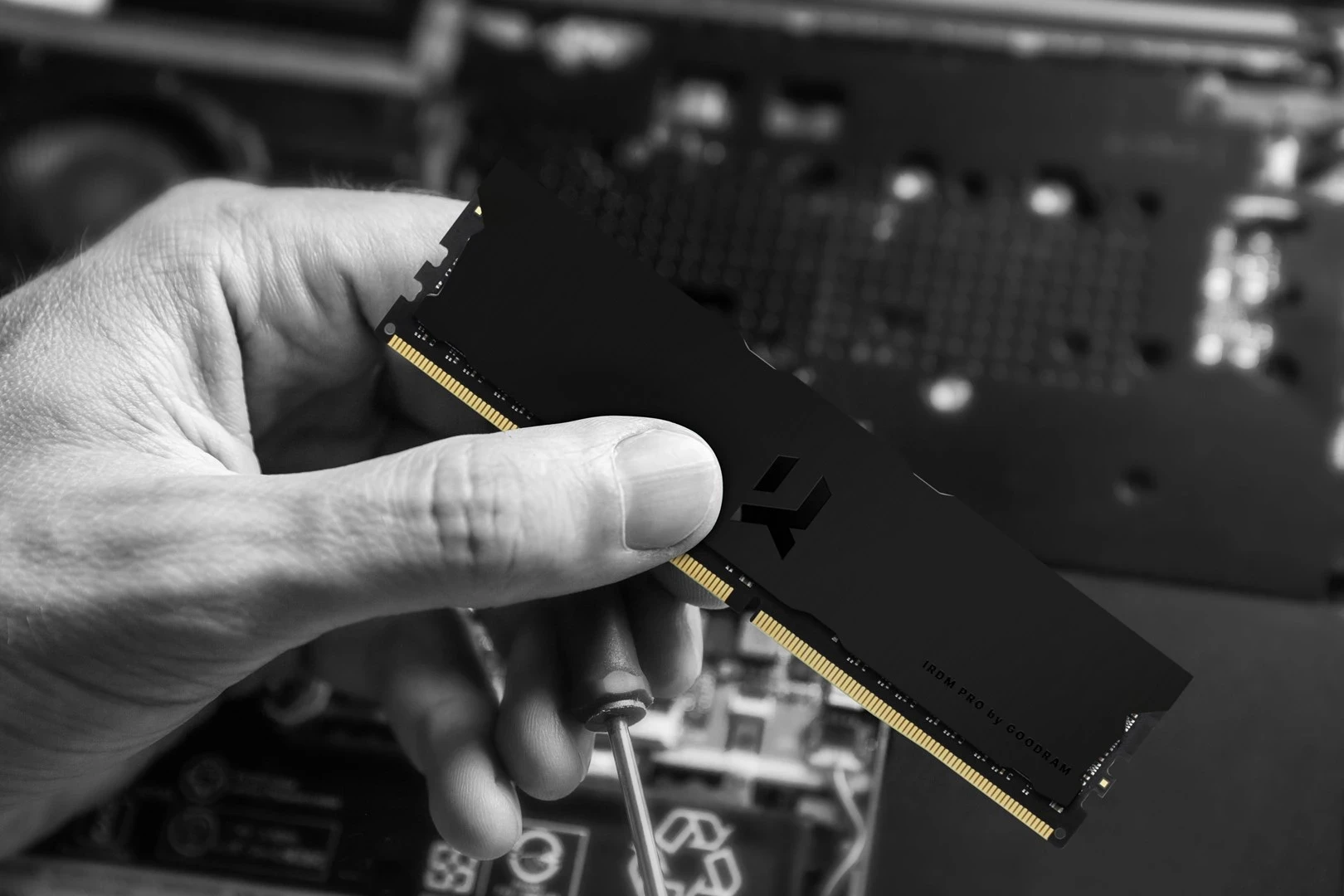 RAM pomnilnik Goodram IRDM PRO, 16 GB DDR4 3600 MHz, črn