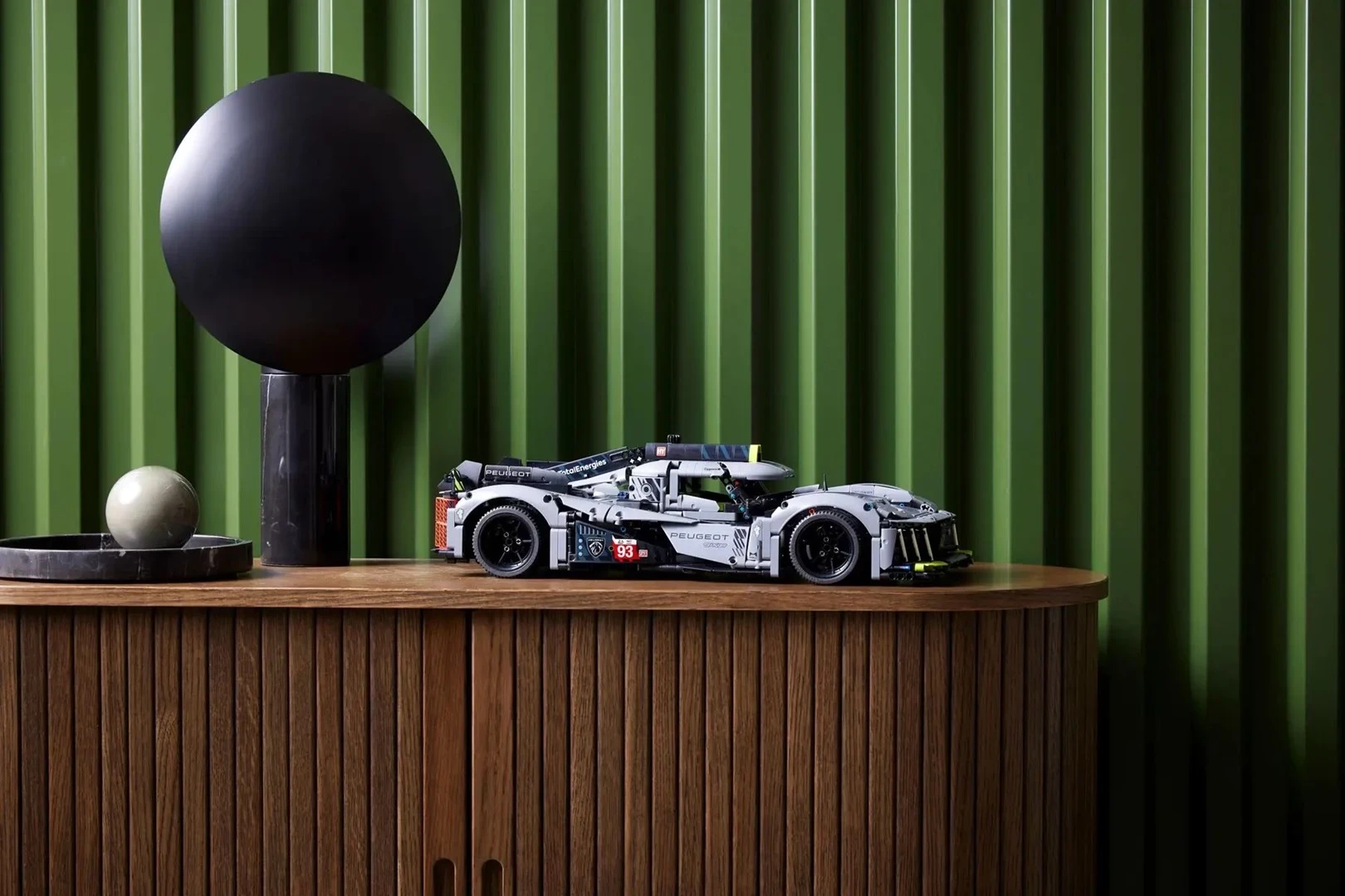 Model teknični Peugeotov 9X8 - LEGO TECHNIC 42156 24H Le Mans