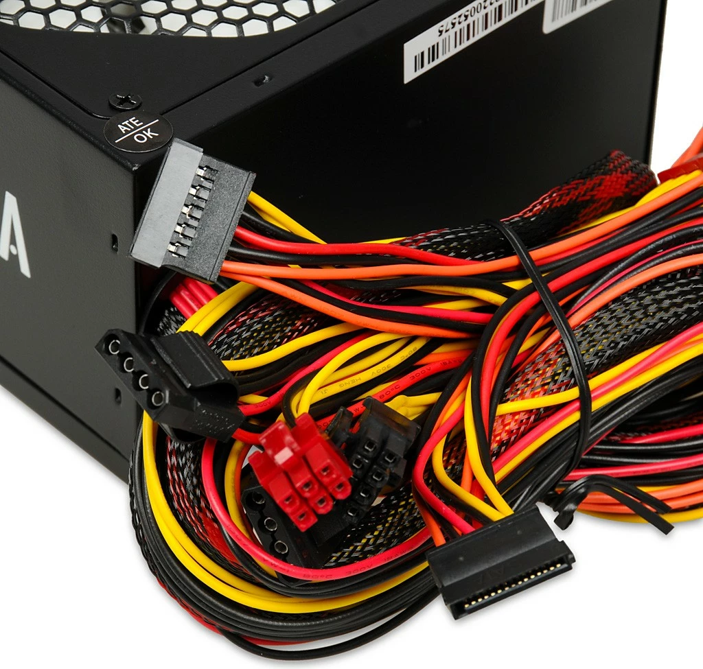 Furniznik z energijo iBOX Aurora 600W, Gaming, črn