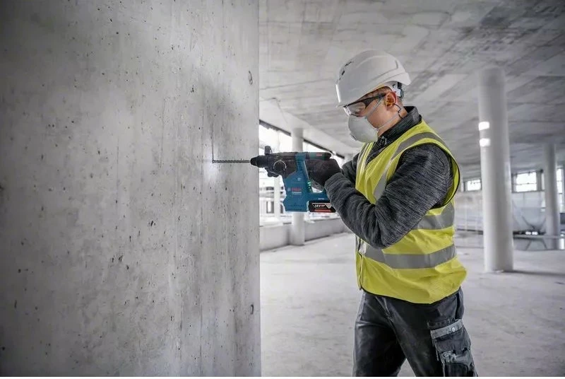 Udarna vrtalno-kladivna naprava Bosch GBH 18V-24 C, SDS Plus, brezkrtačna, 18 V, črno/modro