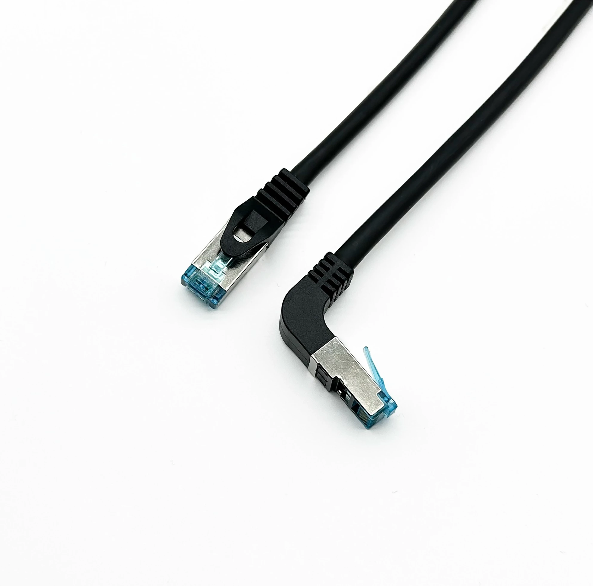 Omrežni kabel Cat6a 0,5 m, ravni na kotni RJ-45, Equip, črn