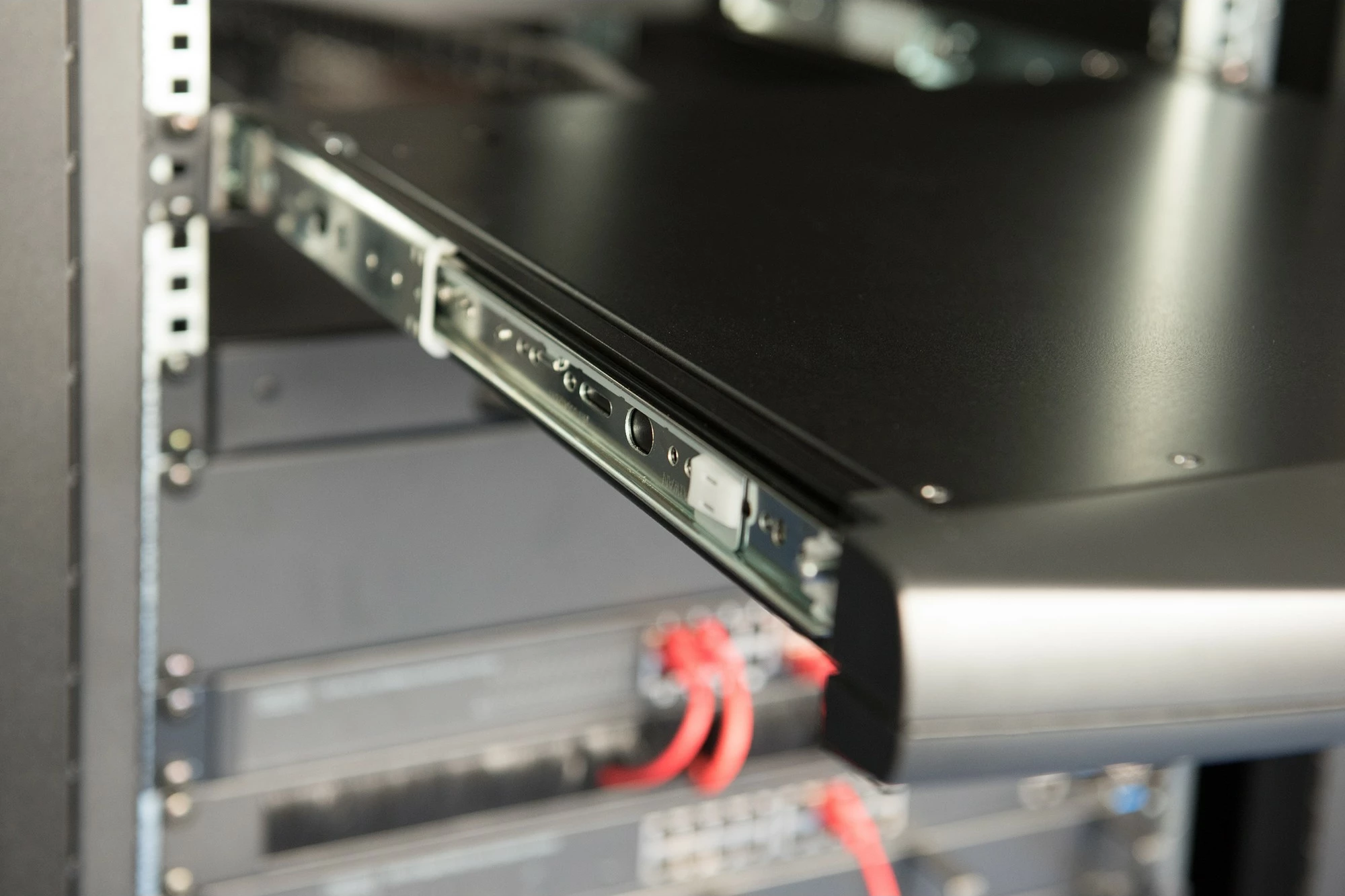 Modularna konzola 19" HD LCD, 8-portni KVM VGA, črna — Digitus