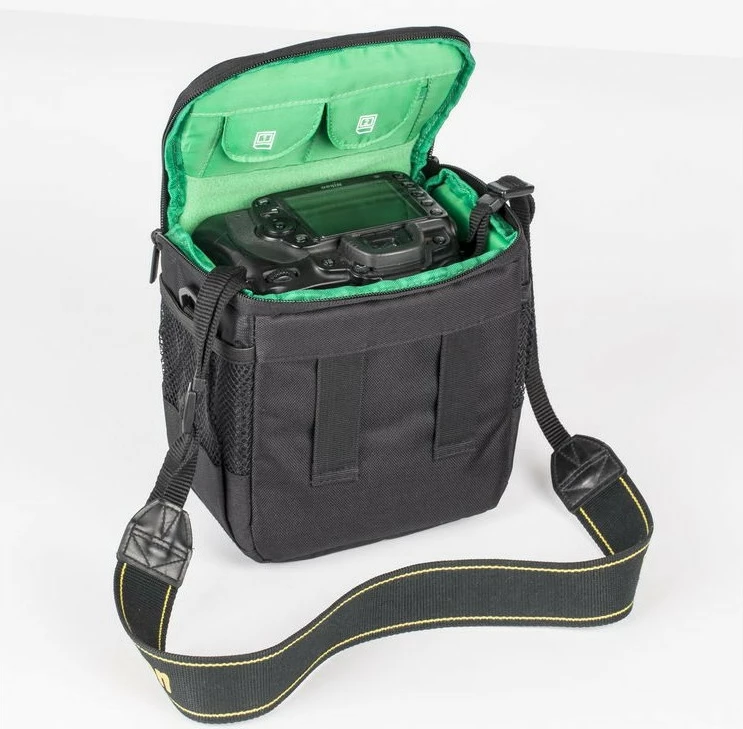 Torba za kamero Green Mantis RIVACASE 7420, 4 pregrade, črno/zelena