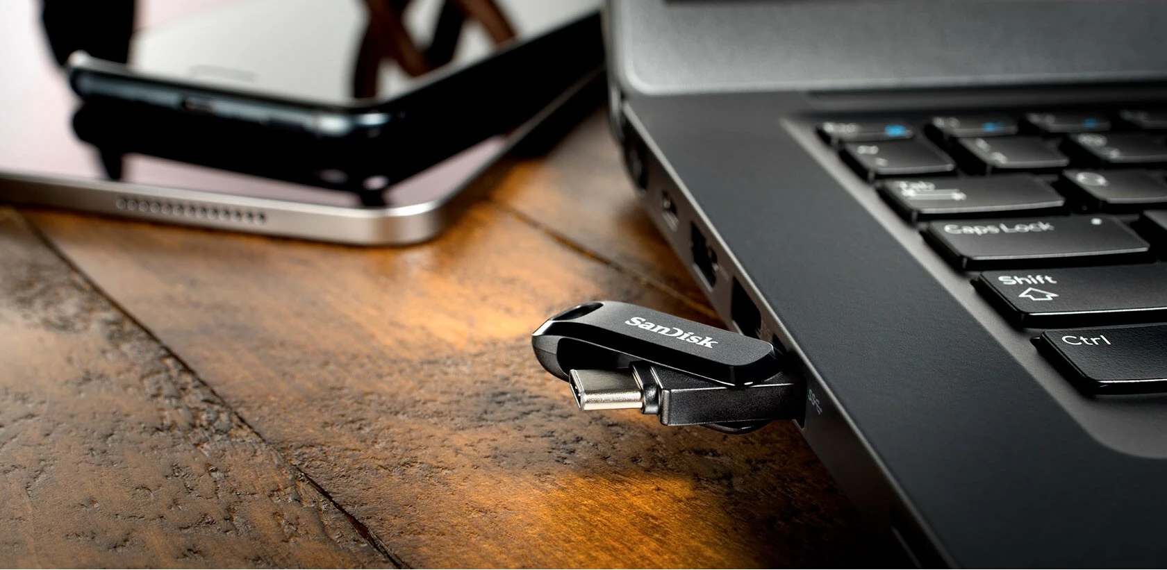 USB-pomnilnik SanDisk Ultra Dual Drive Go, 512 GB, USB Type-A/USB Type-C, 3.2 Gen 1, 150 MB/s, vrtljiv, črn