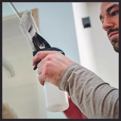 Brezžični čistilec oken Einhell BRILLIANTO, 18 V, 0,3 L, 28 cm, črno/rdeč, 740 g