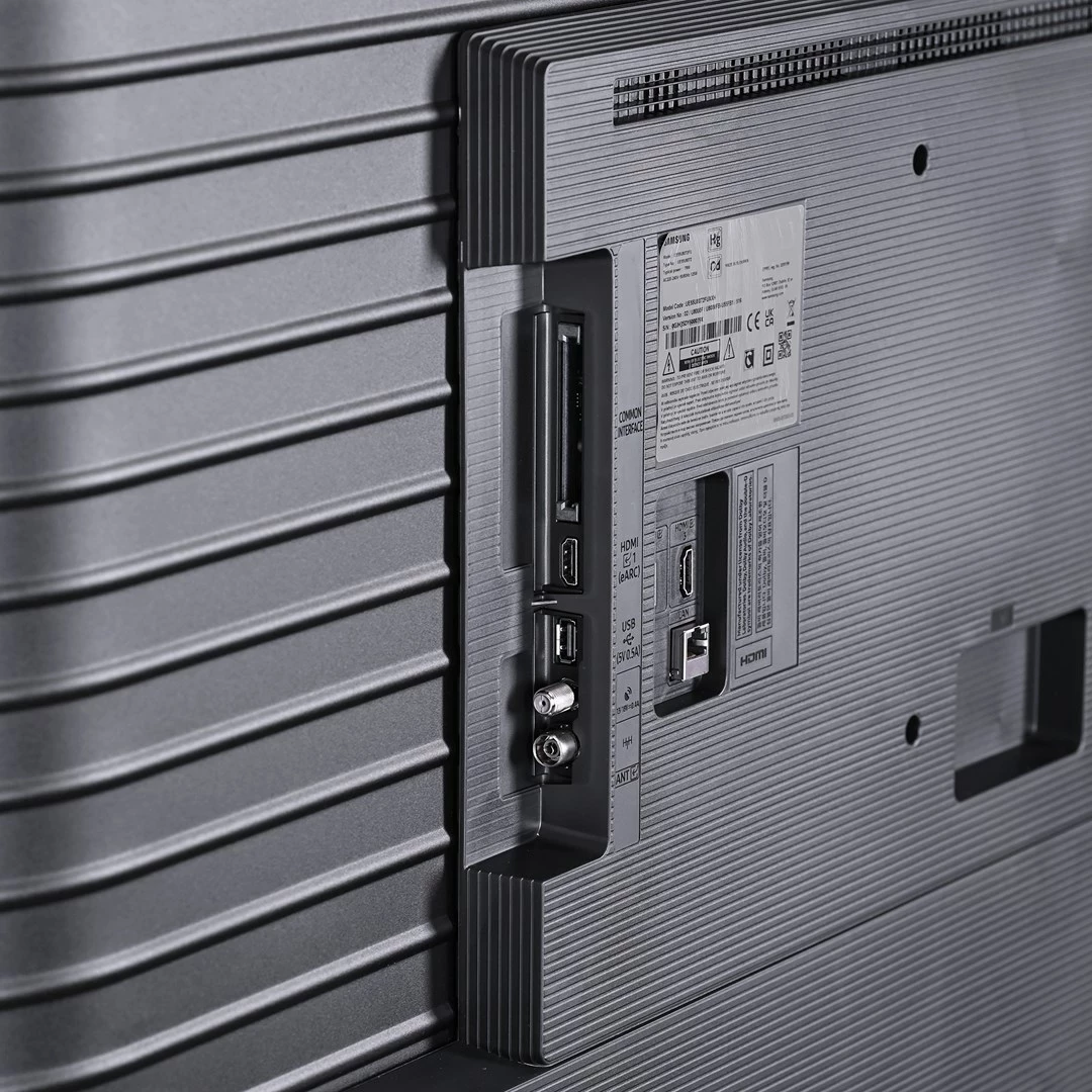 Televizor 43", 4K Ultra HD, Smart TV, črn Samsung UE43U8072FUXXH