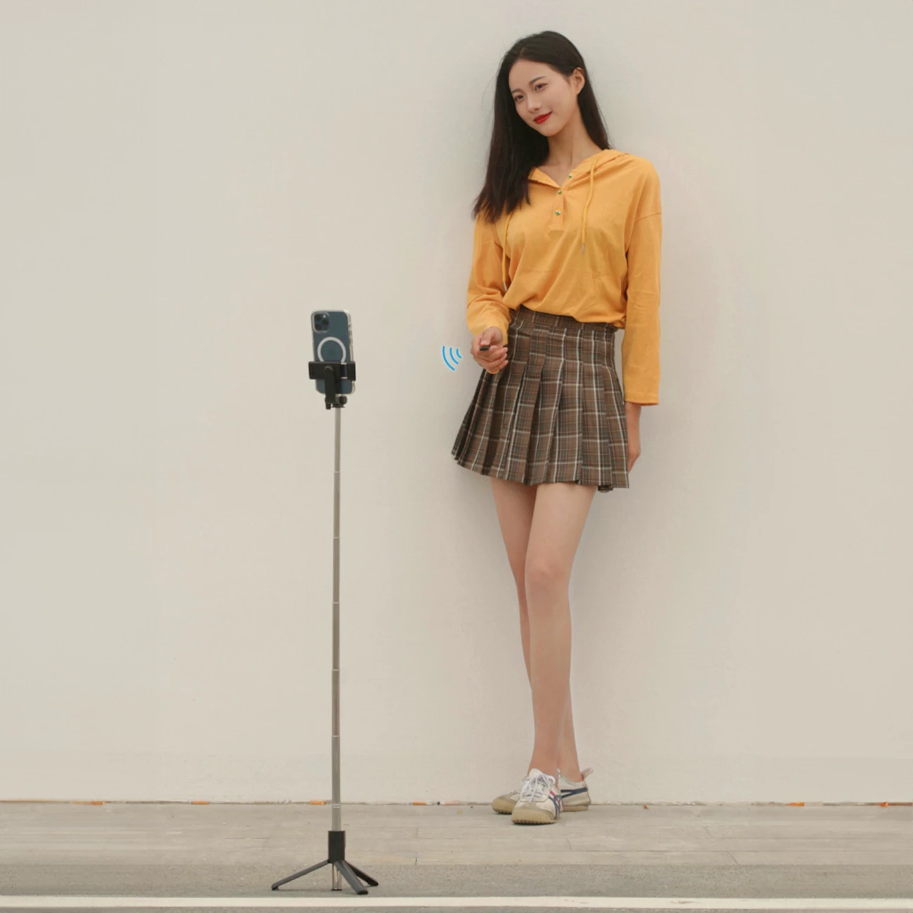 Selfie palica z integralnim stojalom Wozinsky WHS1Y, 1 m, nosilec za telefon, črna