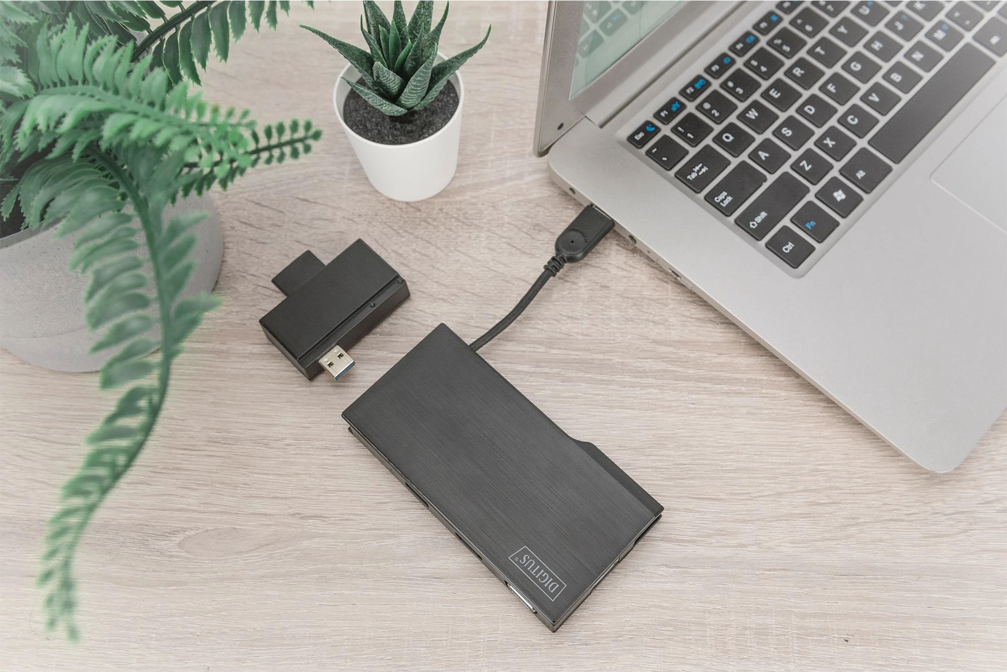 Prenosna postaja za priklop z VGA in HDMI, Digitus, siva