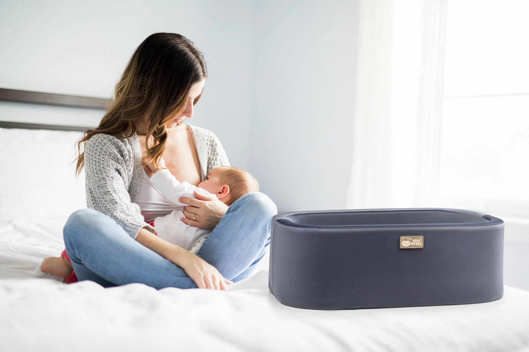 Moderna zibelka, črna kovina, krom, Skye Decor